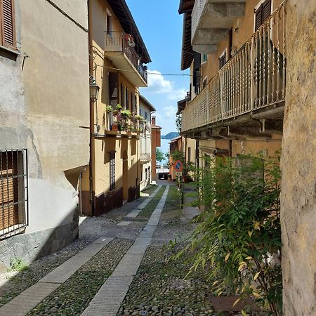 Anju D'Oro & Azzurro - Charming Apartments Lesa Exterior foto